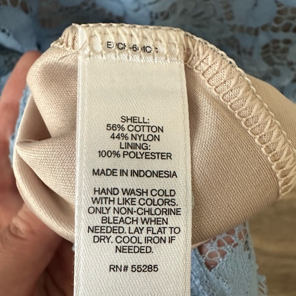 NEW* EXPRESS Pastel Blue Floral Lace Crochet Keyhole Top | Medium - Picture 6 of 7